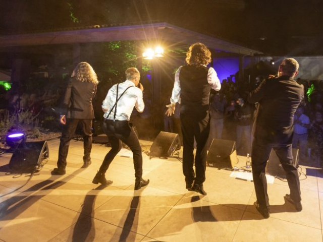 IQuattro-Behind-Performance